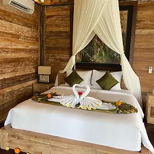 https://aura-guesthouse.ubudhotelsnow.com